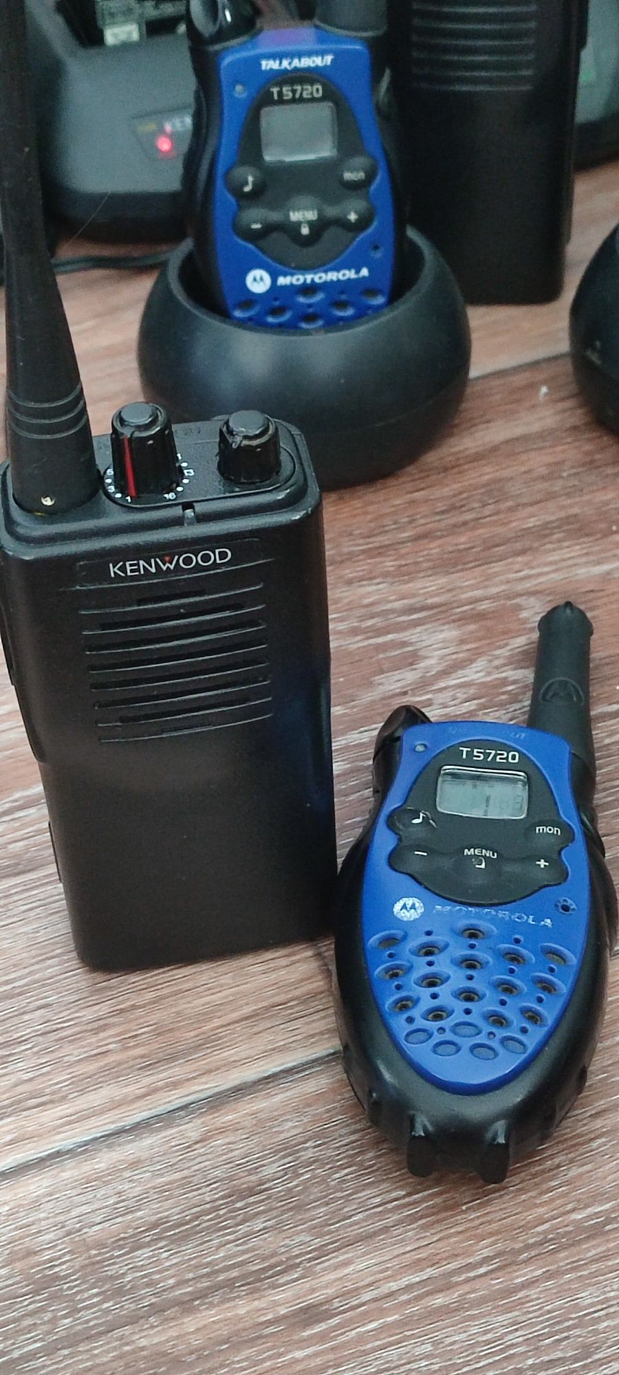 Радиостанции KENWOOD, MOTOROLA,KIRISUN (не Китай) зарядки для раций