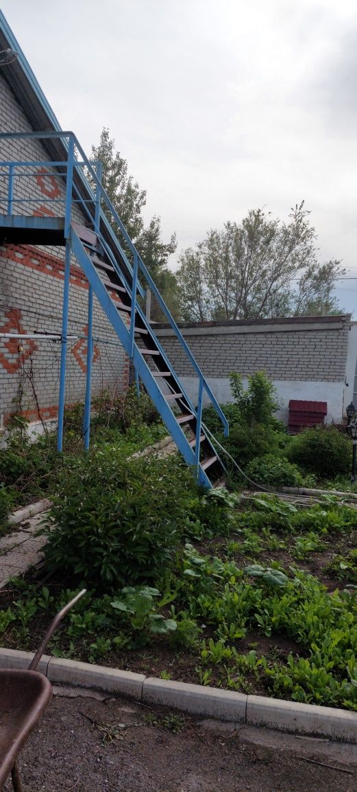 Продам дом одноэтажный 180 кв м  , участок 14 соток , районный центр