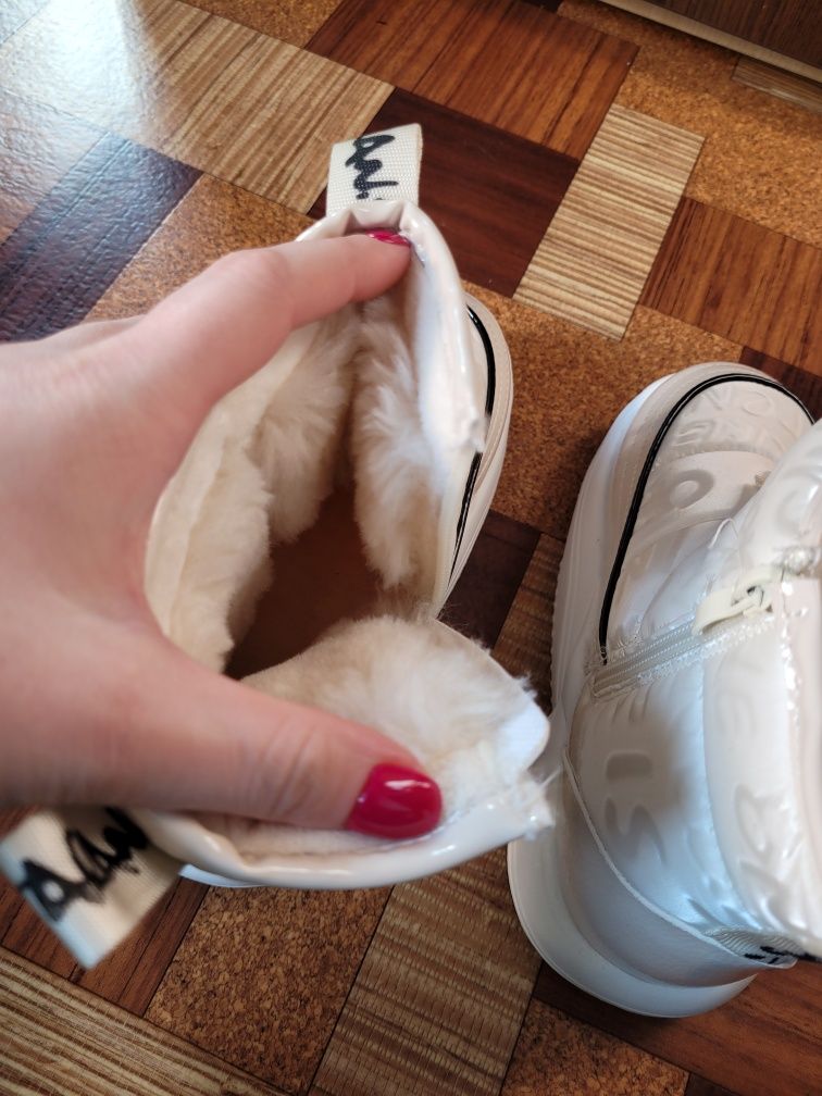 Продам весенние детские сапожки