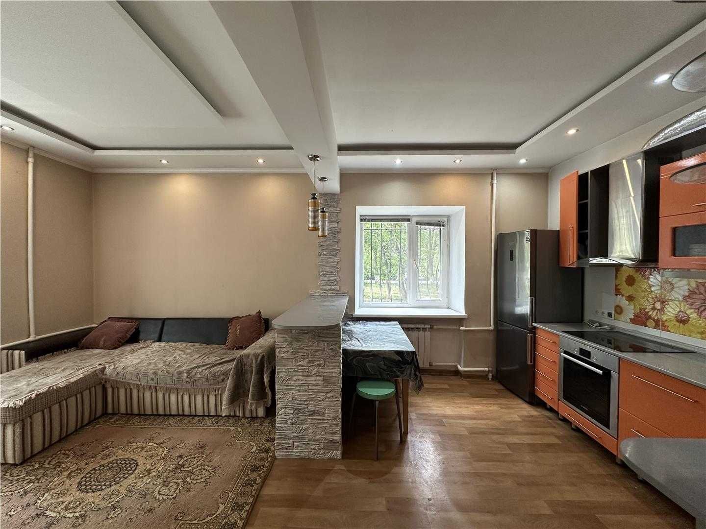-Продам 2 комн квартиру-студию  на 2 микрорайоне. Шикарная планировка!