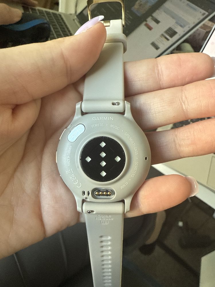 Продам часы Garmin Venu 3s