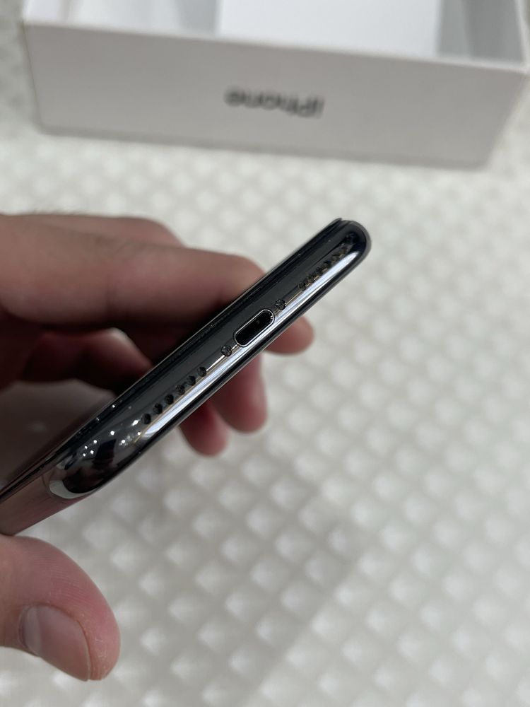 Продам Iphone X 10