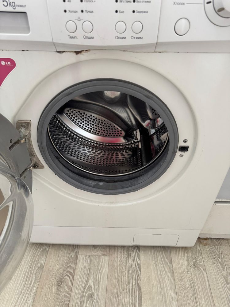 Продам стиральную машину срочна