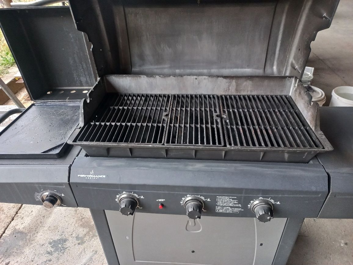 Газовый гриль Char-Broil