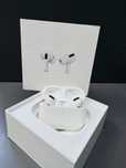 AirPods Pro в коробке
