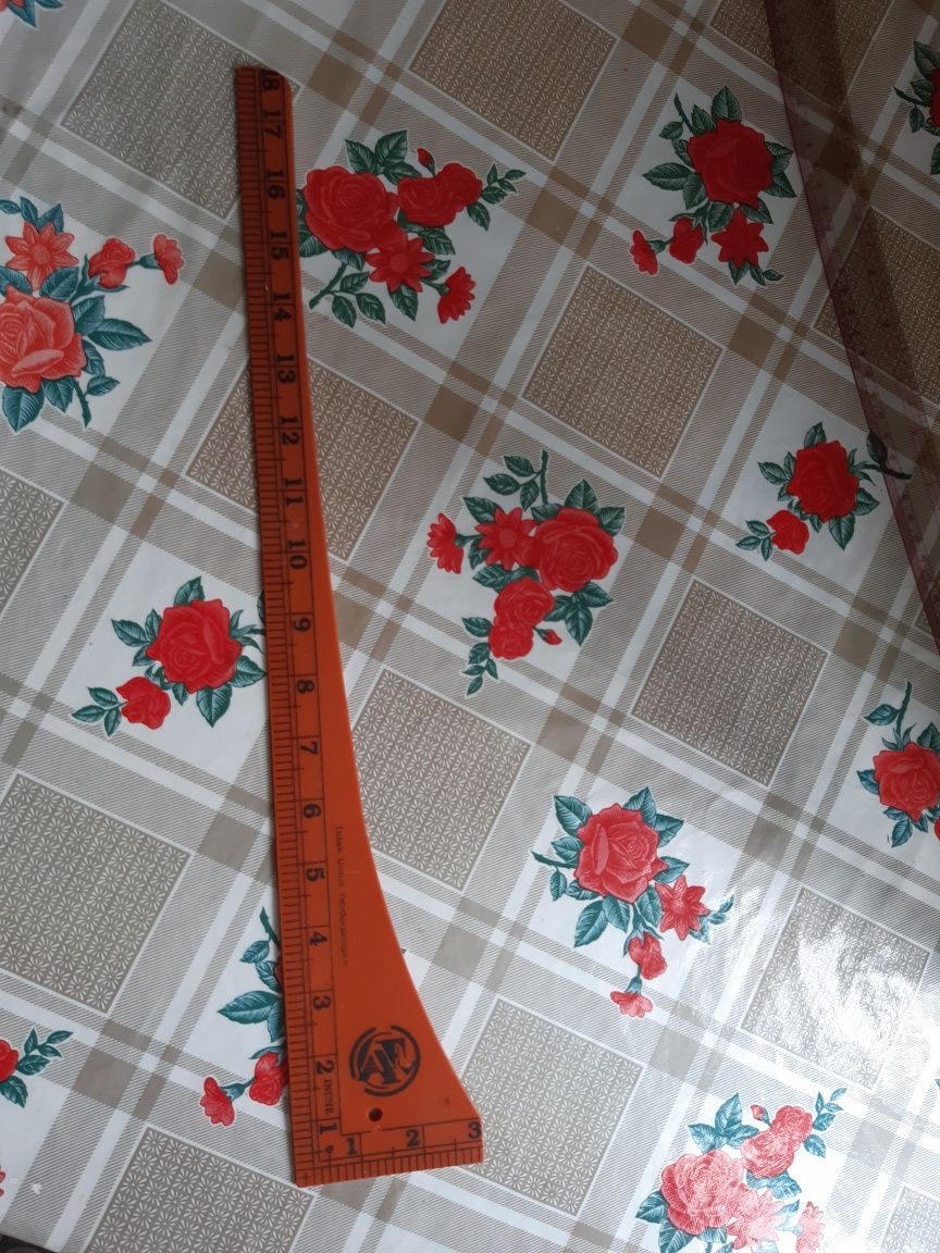 Продам Линейку для швей