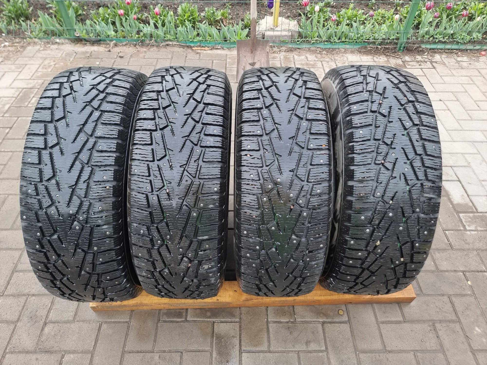 Продам зимние шины
