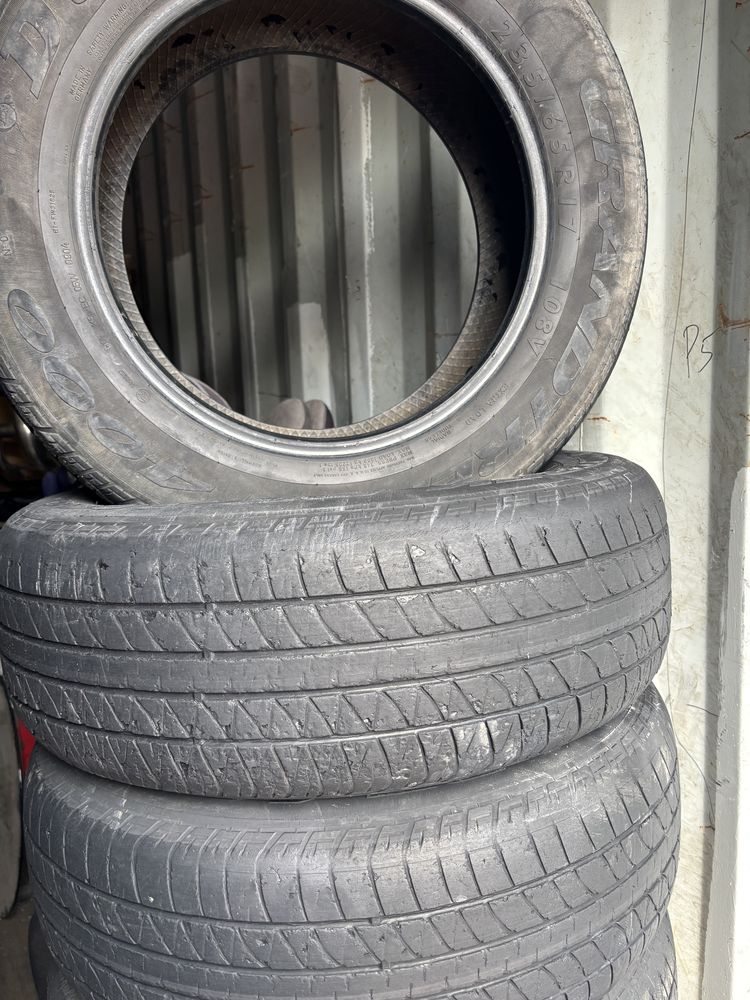 Продам резину 235/65 R17