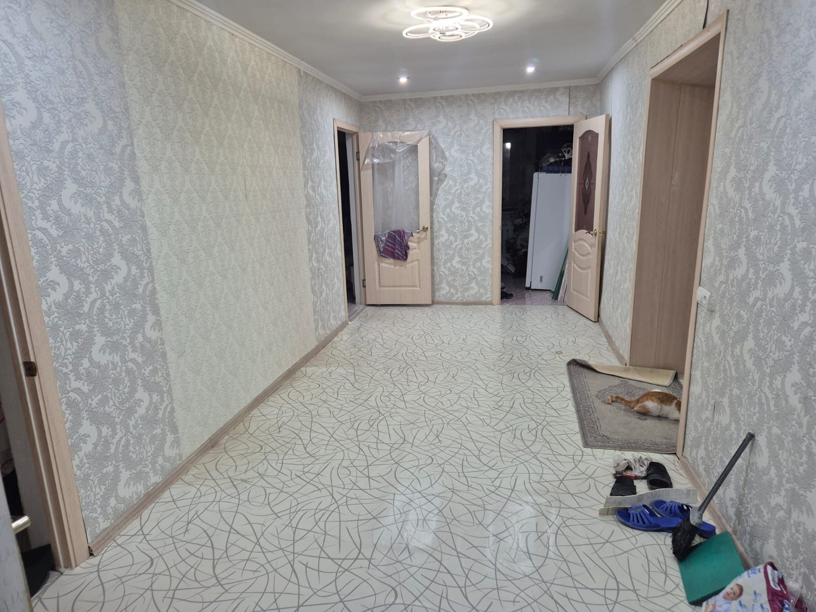 Продам линолиумы светлые, в хорошем состоянии
