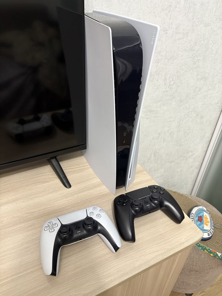 Продаю PlayStation 5 (дисковая версия) в отличном состоянии!
