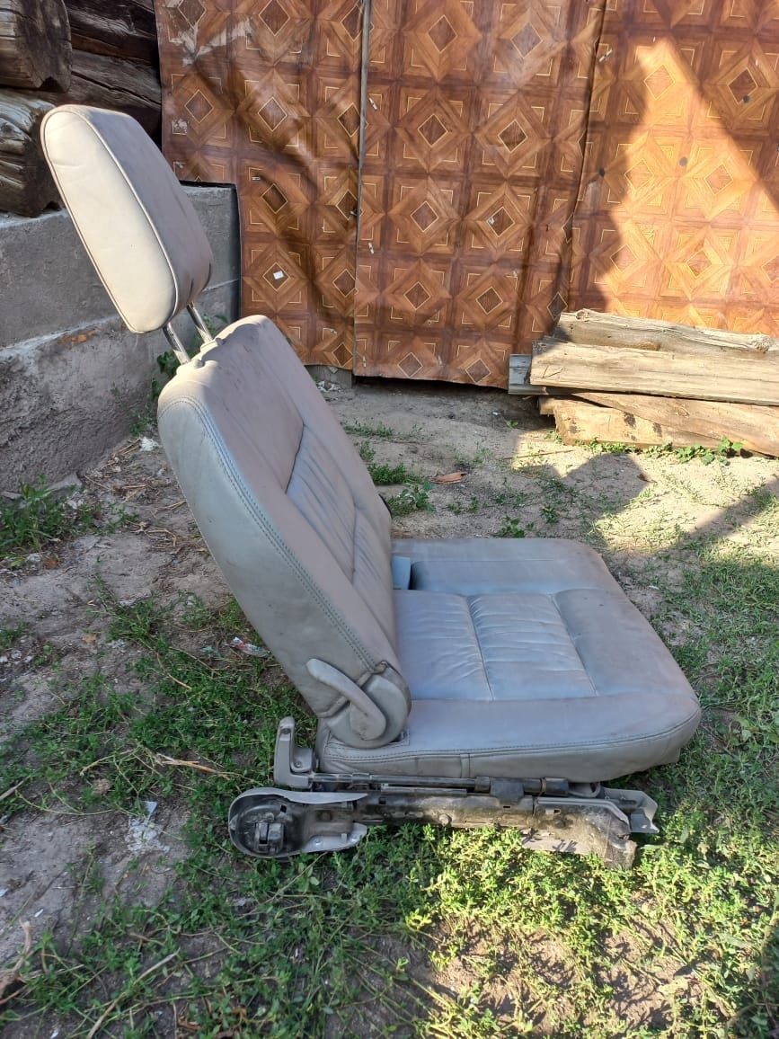 Продам сиденья от авто