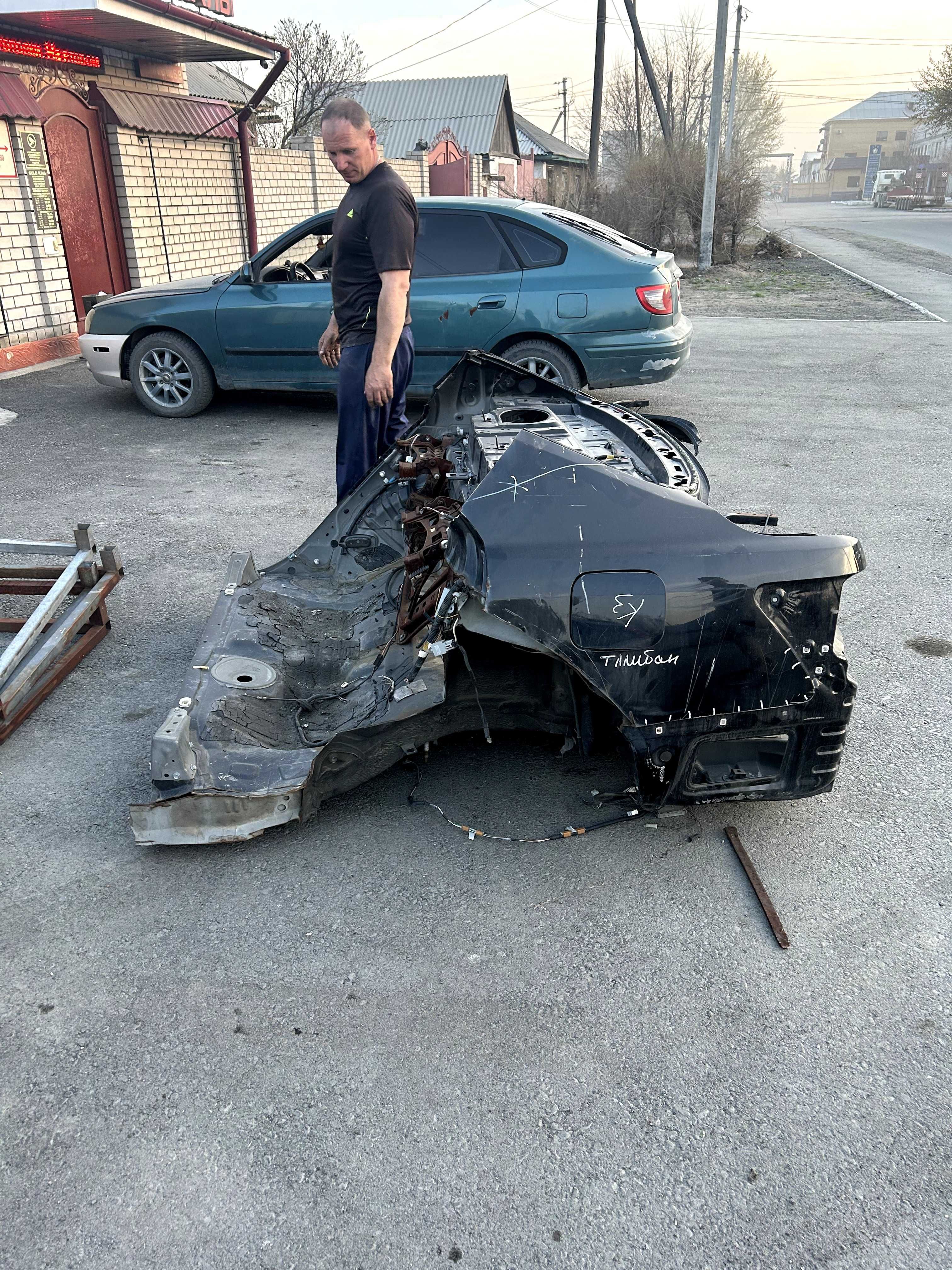 Продам заднюю часть кузова Toyota Camry 40