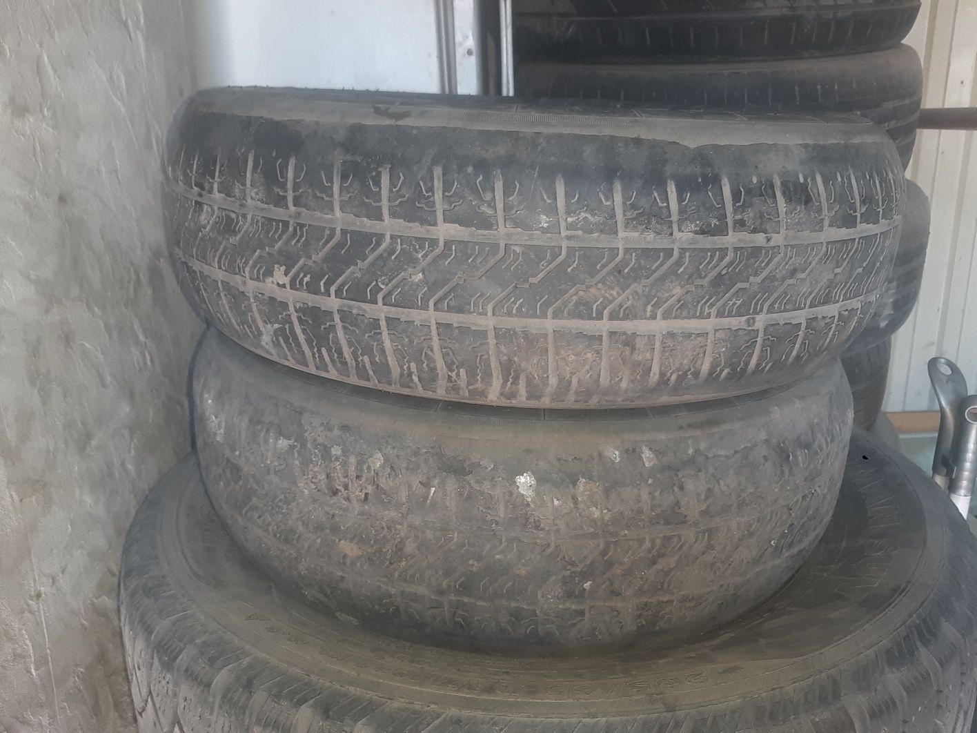 Продам 2 резины на 13 с дисками