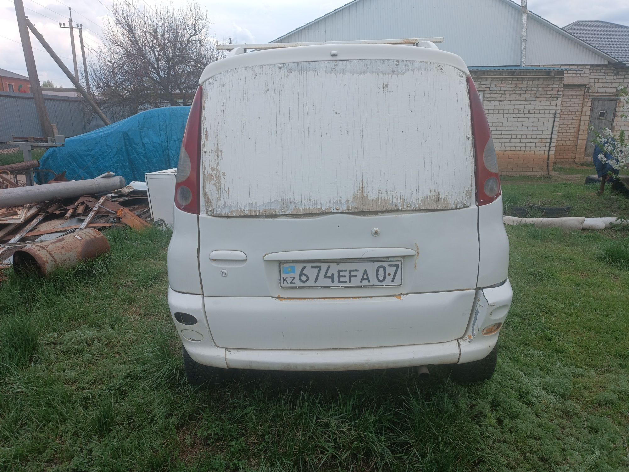 Toyota Yaris    .