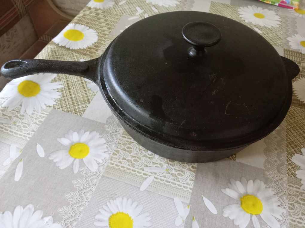 Советская чугунная сковородка