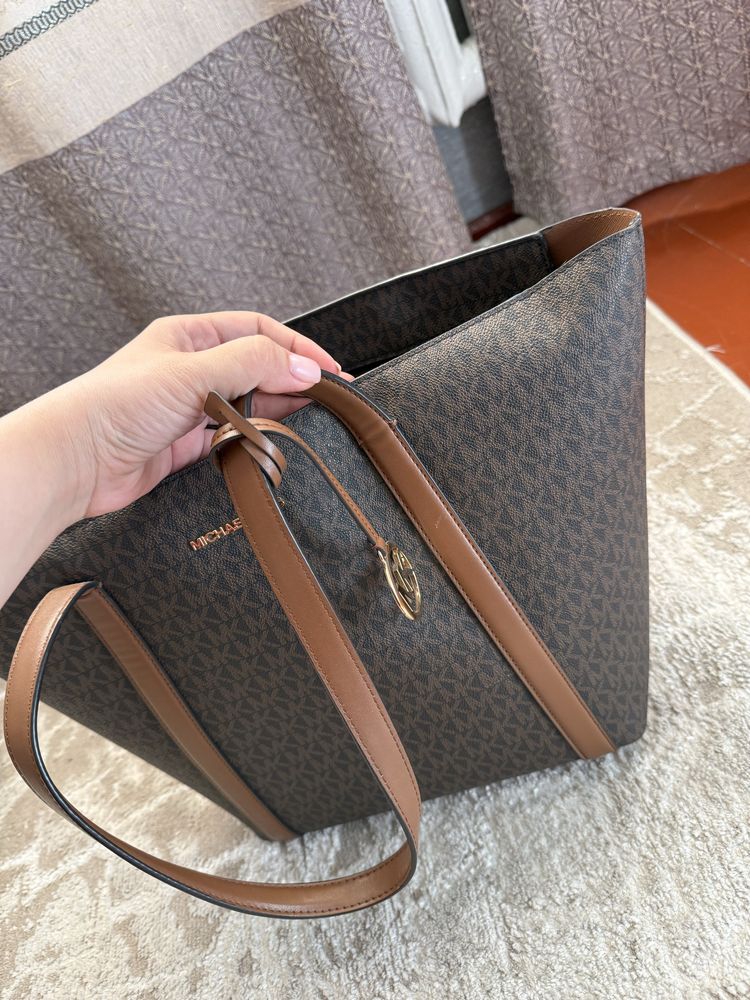 Продам оригинал сумку Michael Kors  кожа натуральная