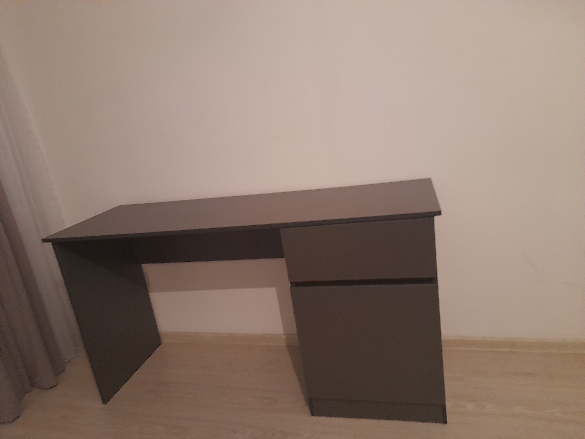 Парта сабақ оқығанға ені 50см ұзындығы 1.5 биіктігі 80