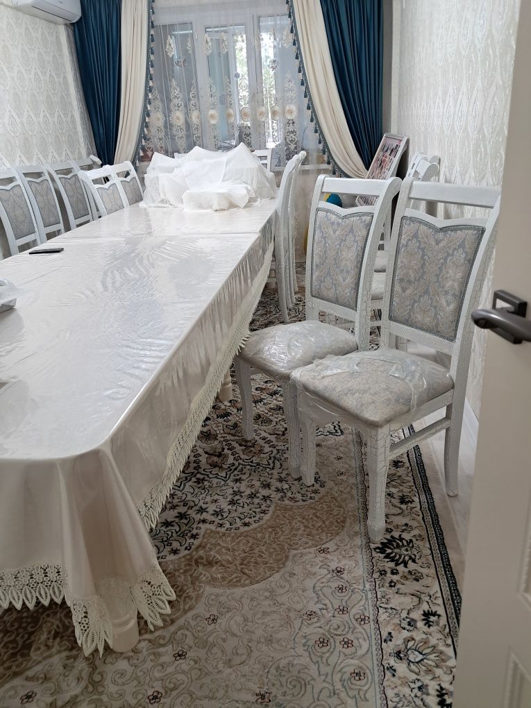 Стол и стулья 20 штук