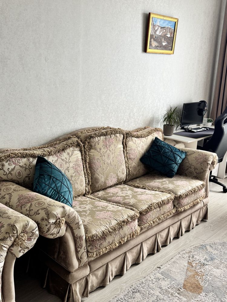 Продам диван и 2 кресла!  Недорого.