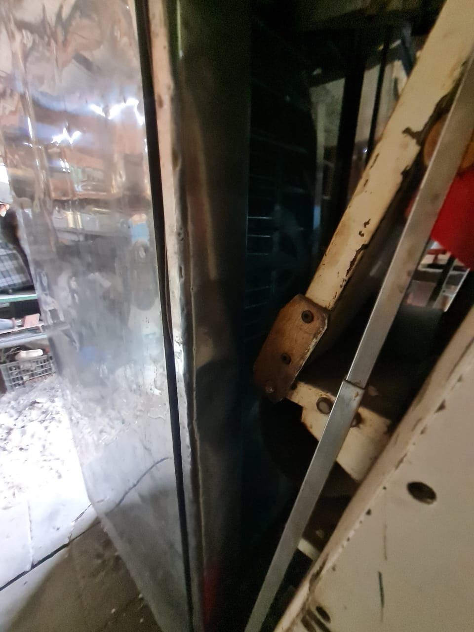 Кондитерский цех продаст , миксер,тестомесы ,листы  всё б у