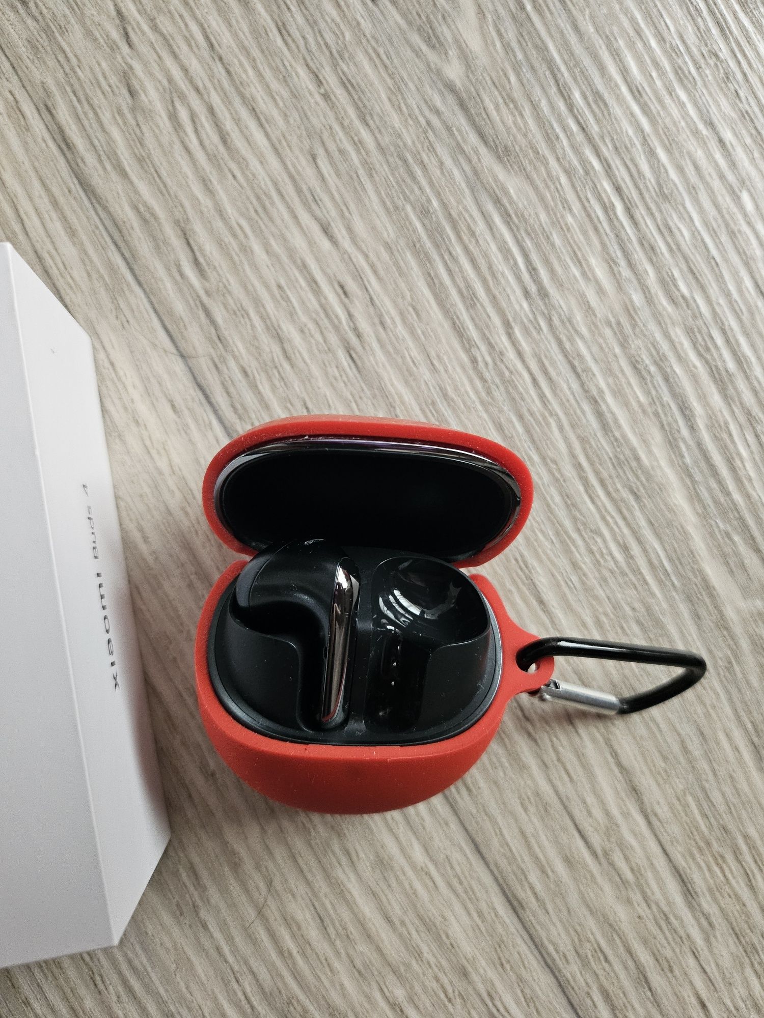 Продам наушники xiaomi Buds 4 (один наушники не работает)