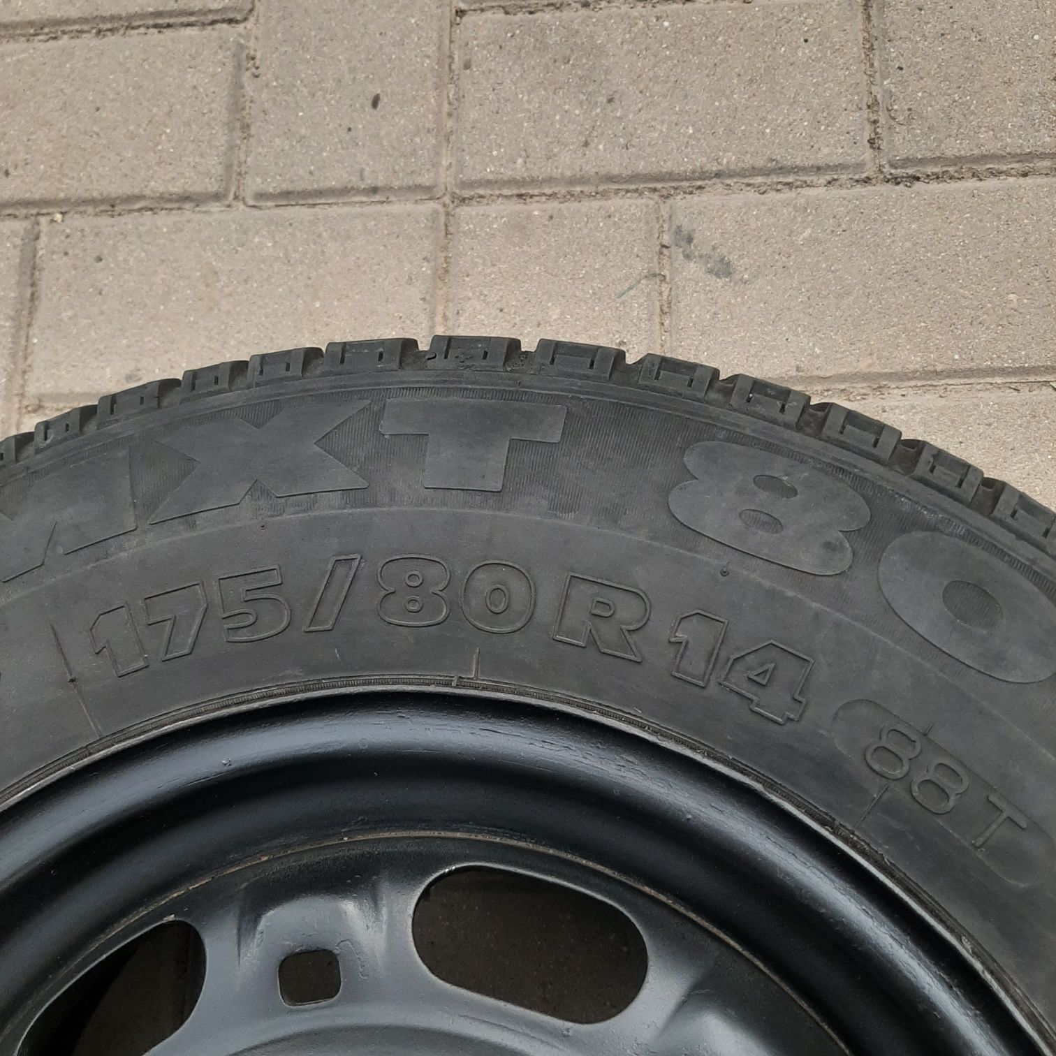 Продам одно колесо 175 80 r14