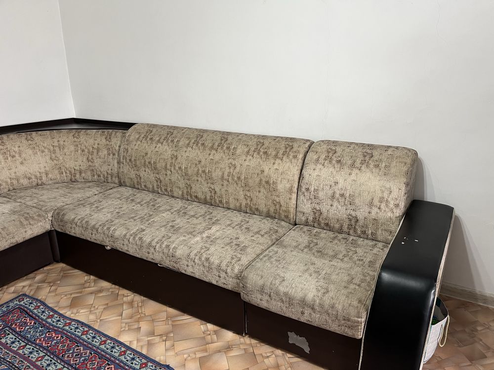 Продам диван в хорошем состояние
