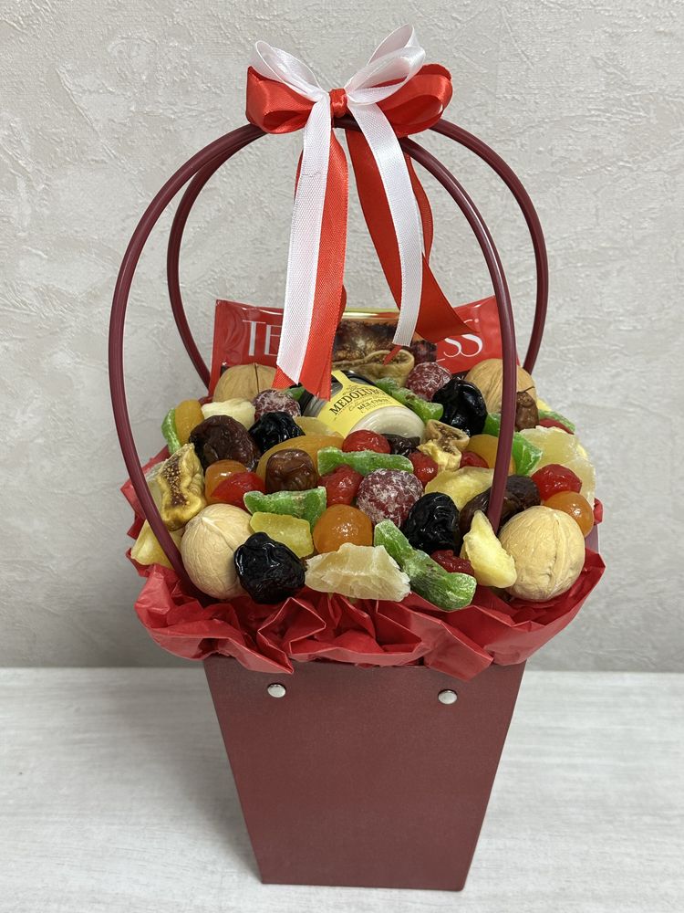 Корзинки с сухофруктами