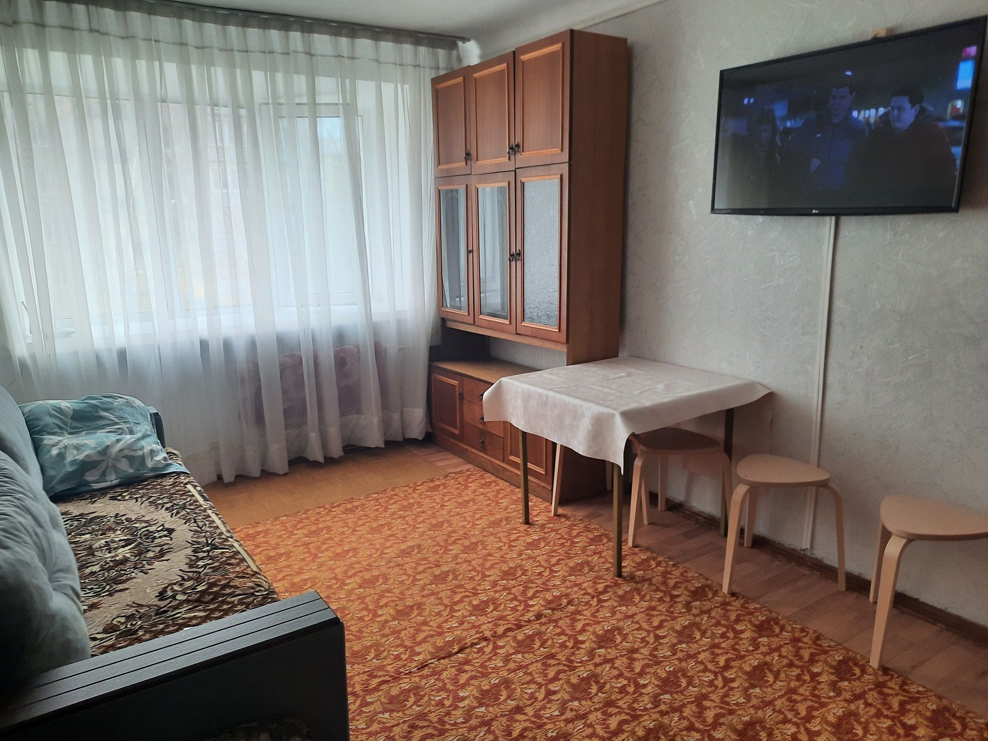 Сдам посуточно и по часам 2х ком кв в Центре..