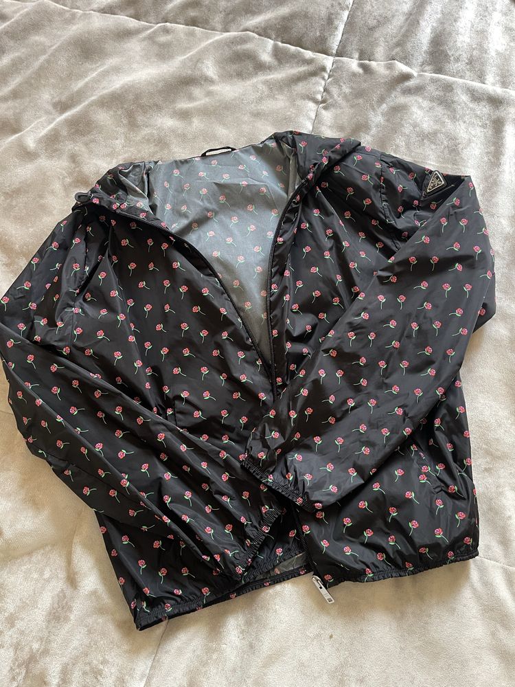 Продам ветровку от PRADa