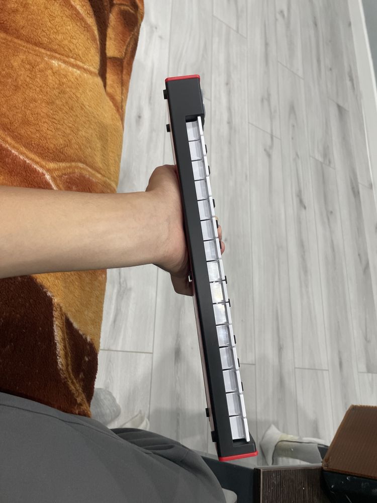 Akai lpk25 sintezator