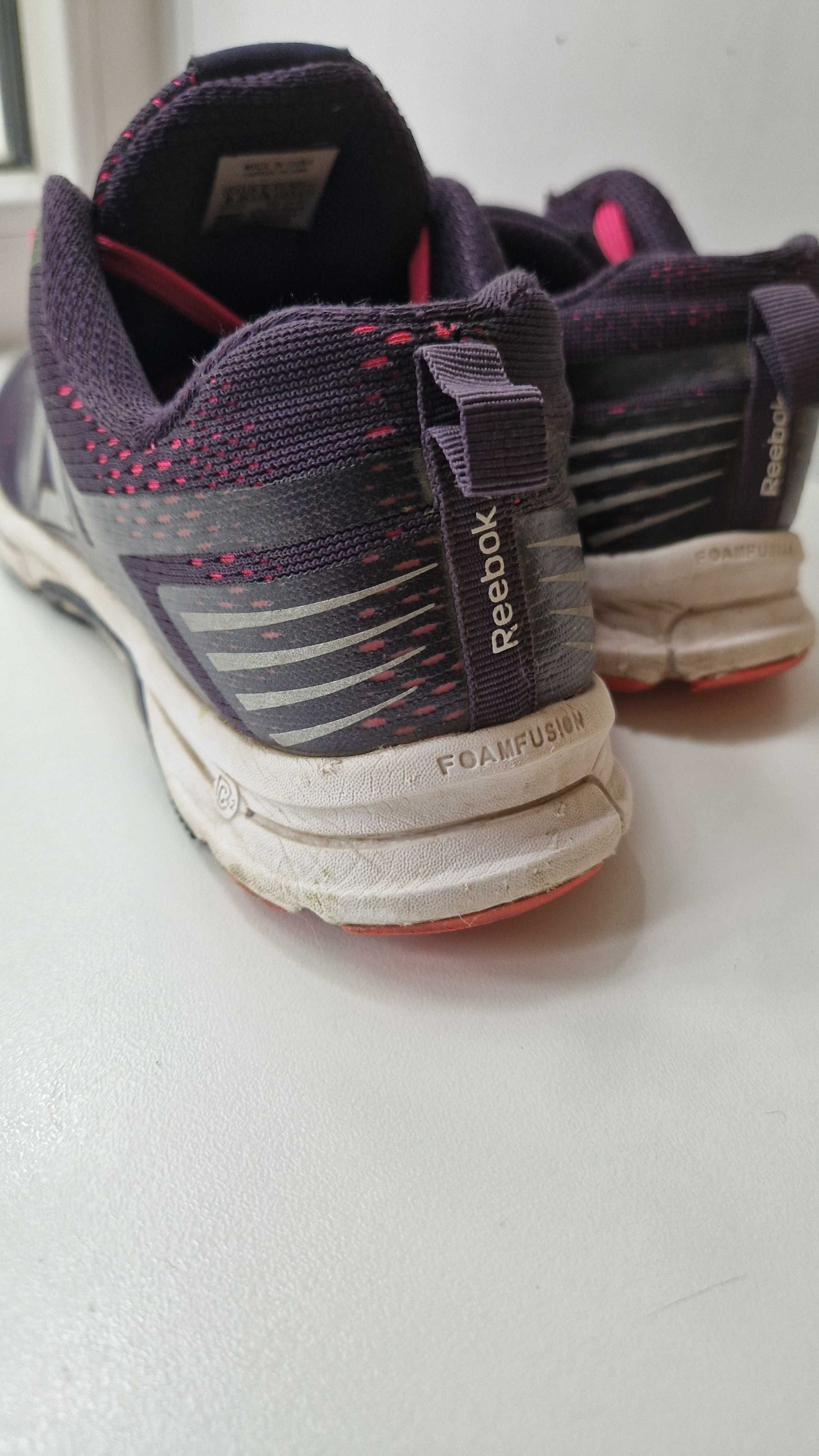 Продам кроссовки Reebok подойдут как мужчинам так и женщинам