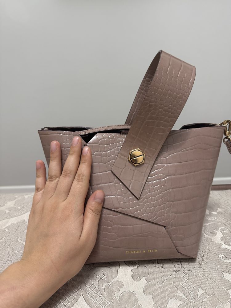 Charles and Keith сумка
