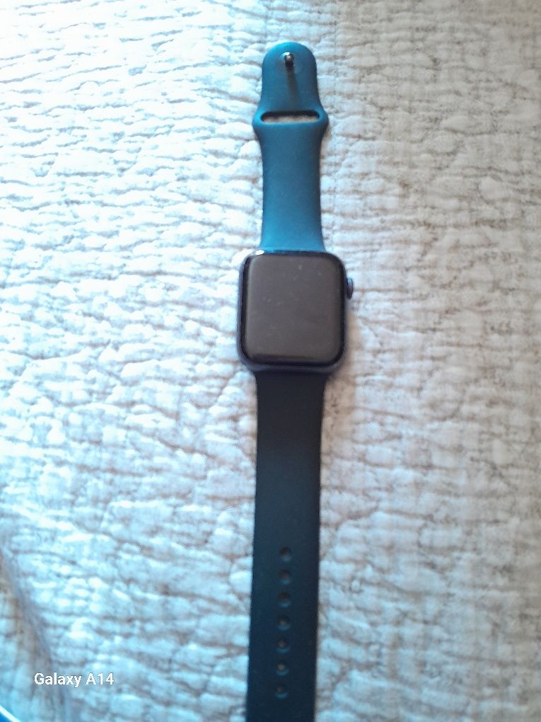Продается часы Apple 5