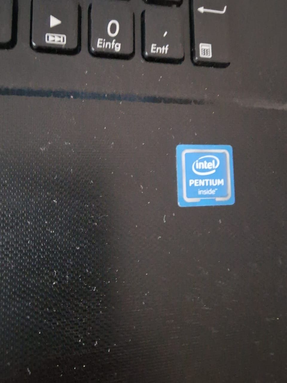 Современный шустрый четырех ядерный ноутбук asus с большим экраном