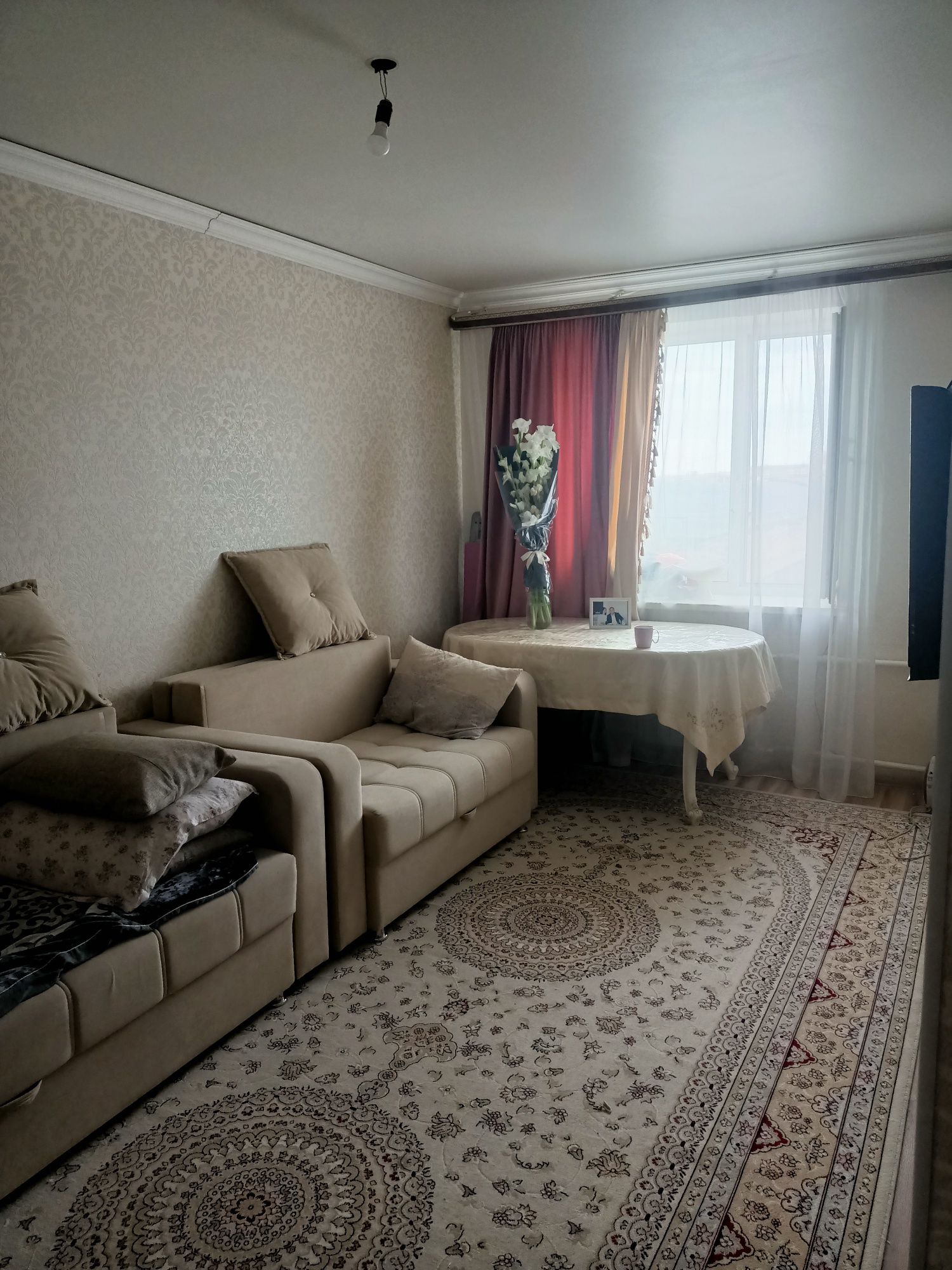 Продаю палас за 25000тг. Торг.