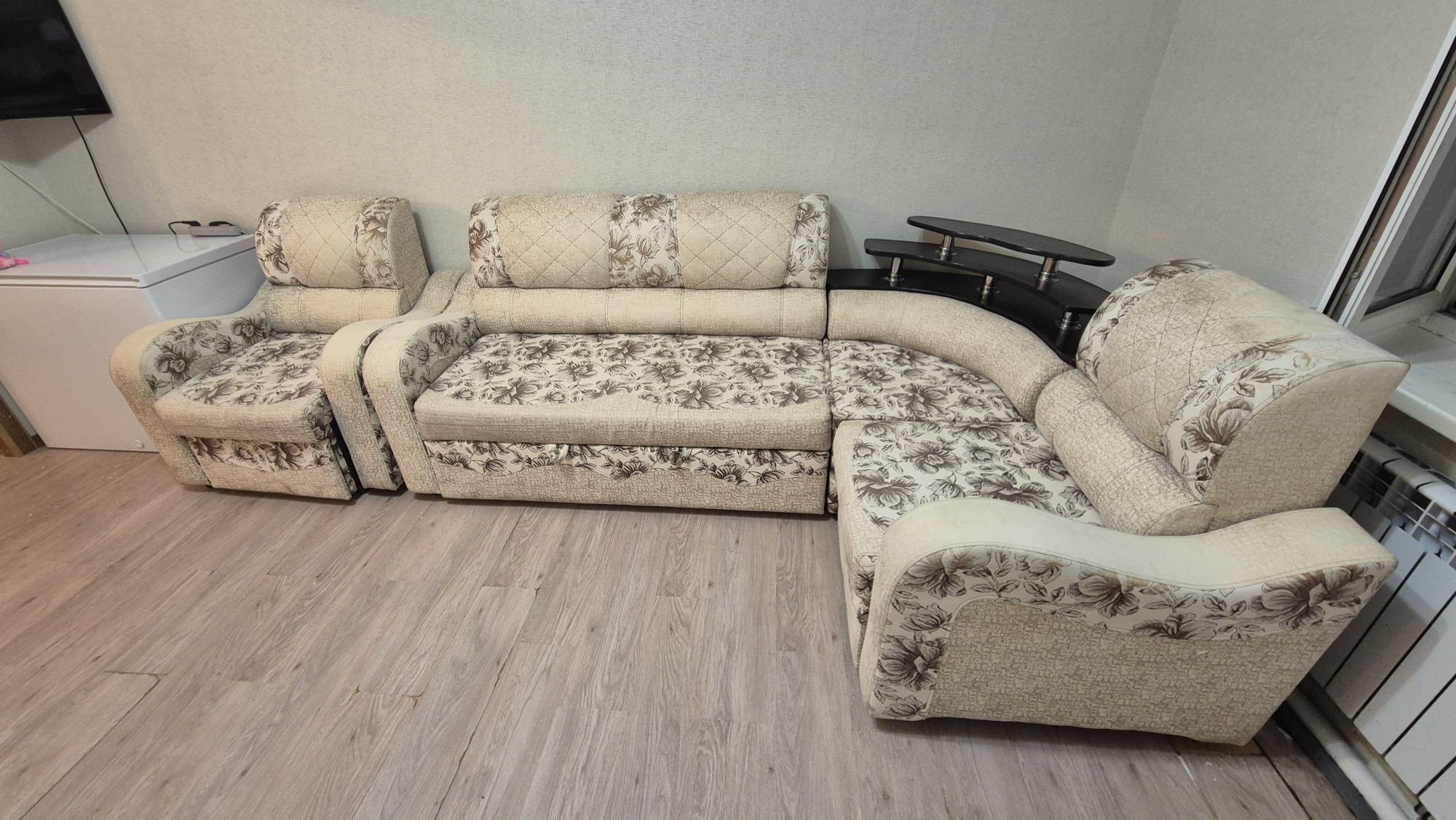Продаю диван с креслами