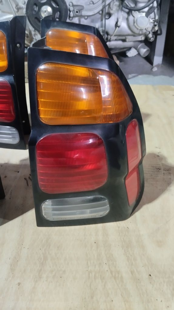 Задние фонари Mitsubishi Pajero Montero sport
