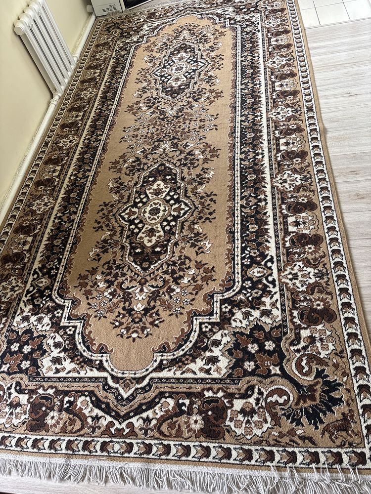 Продам ковер полусинтетик 175*385