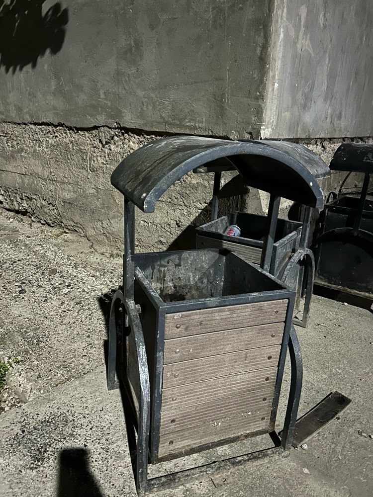 Продаются скамейки и урны в хорошем состояний