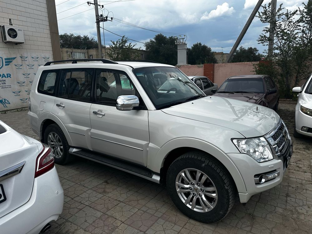 Сдается в аренду Mitsubishi Pajero 3.8