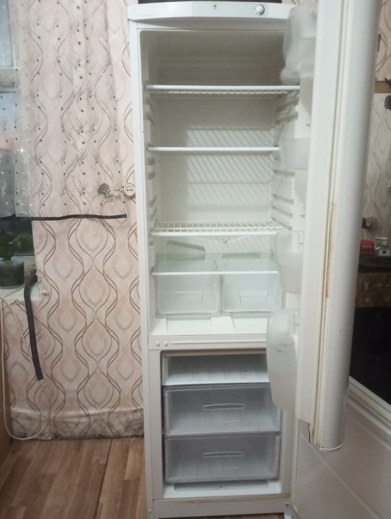Продам холодильник б/у.