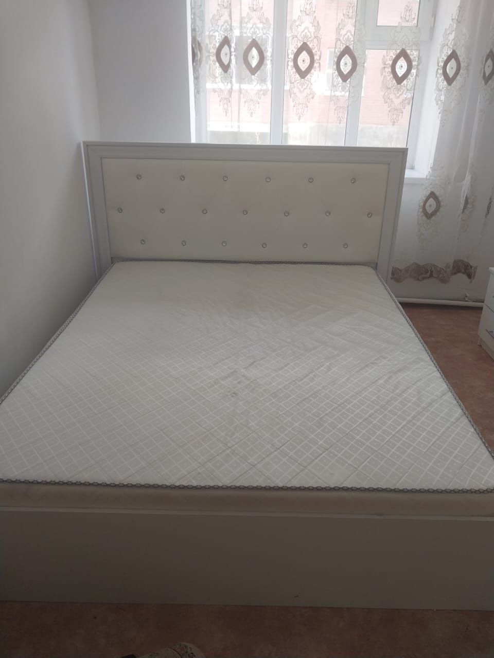 Продается спальный гарнитур с матрасом