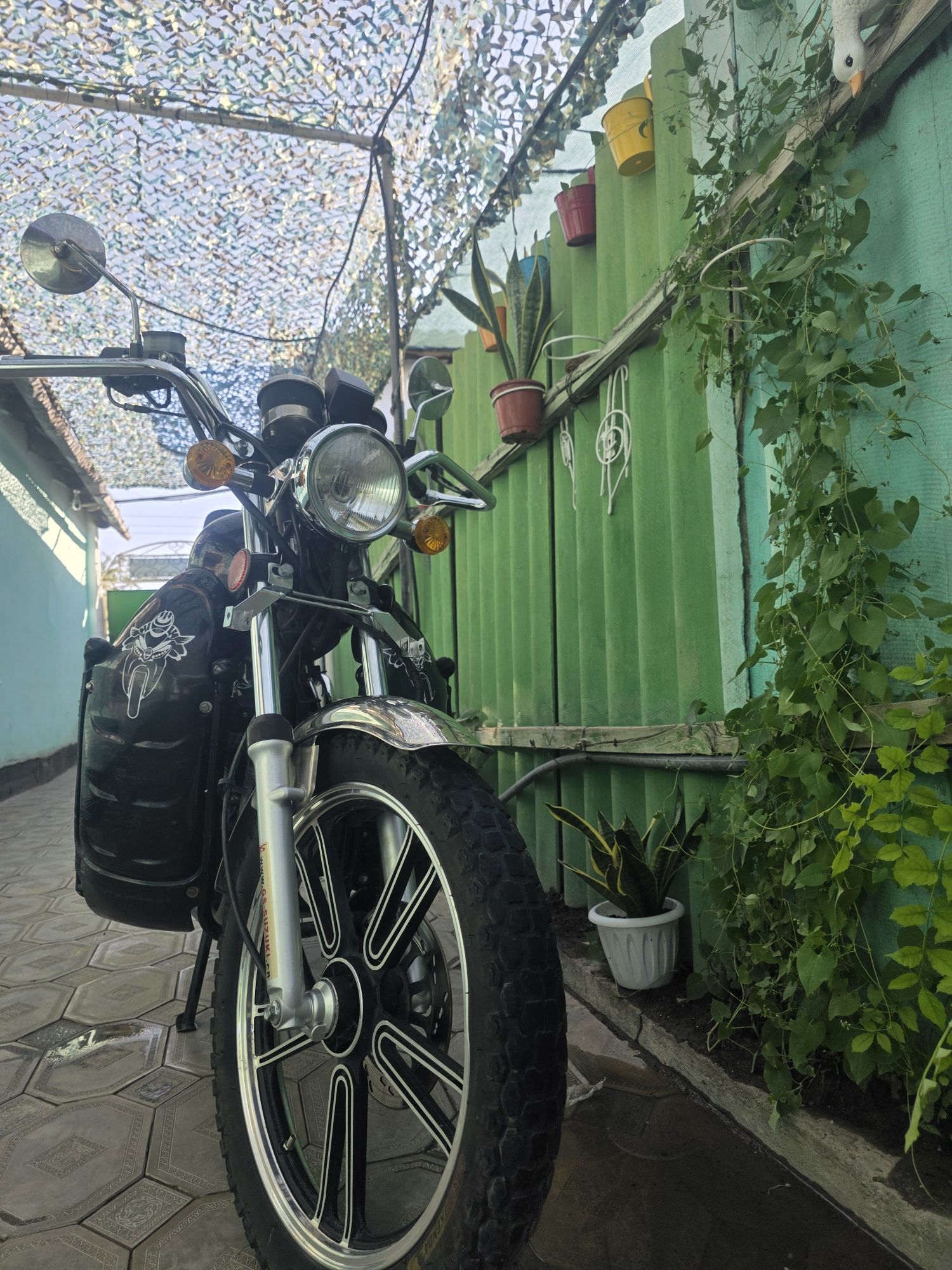 Продаётся Мотоцикл SUZUKI GS-200 черный