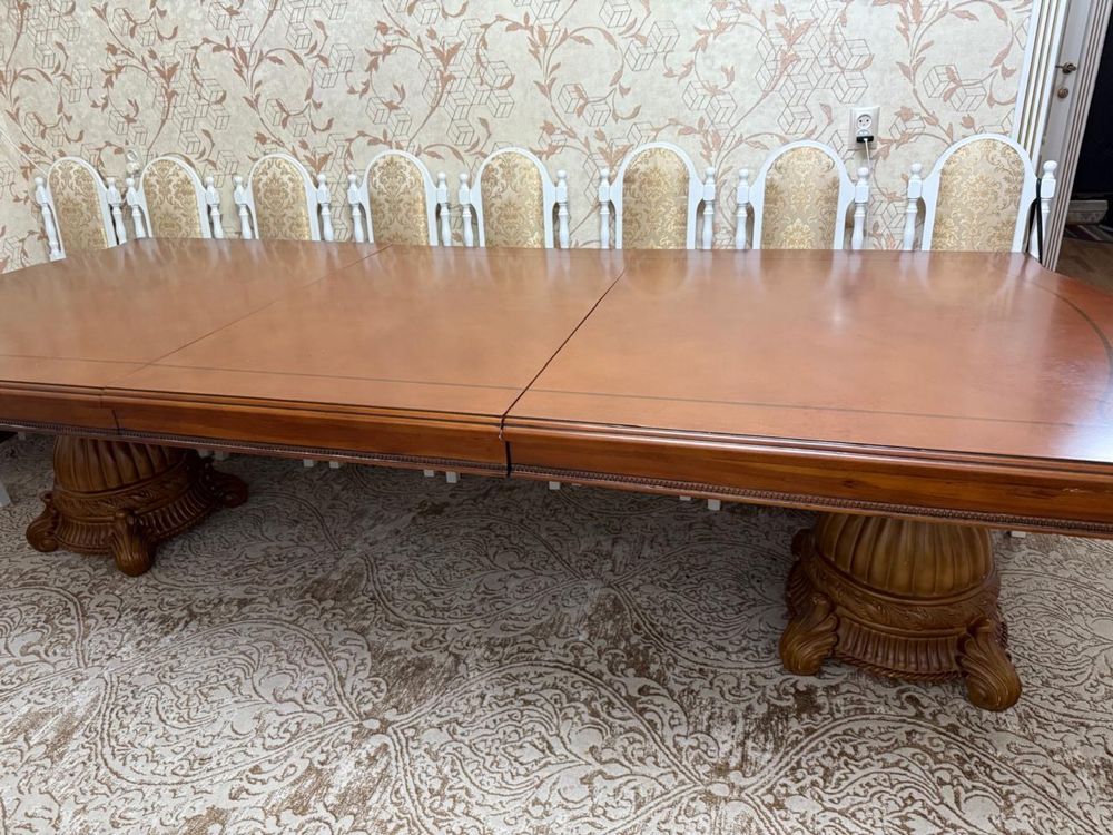 Стол из натурального дерева