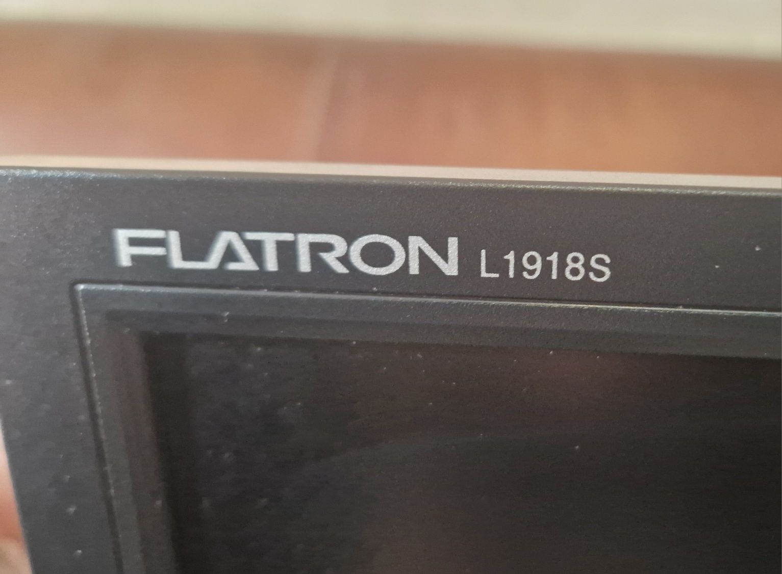 Монитор LG FLATRON L1918S
