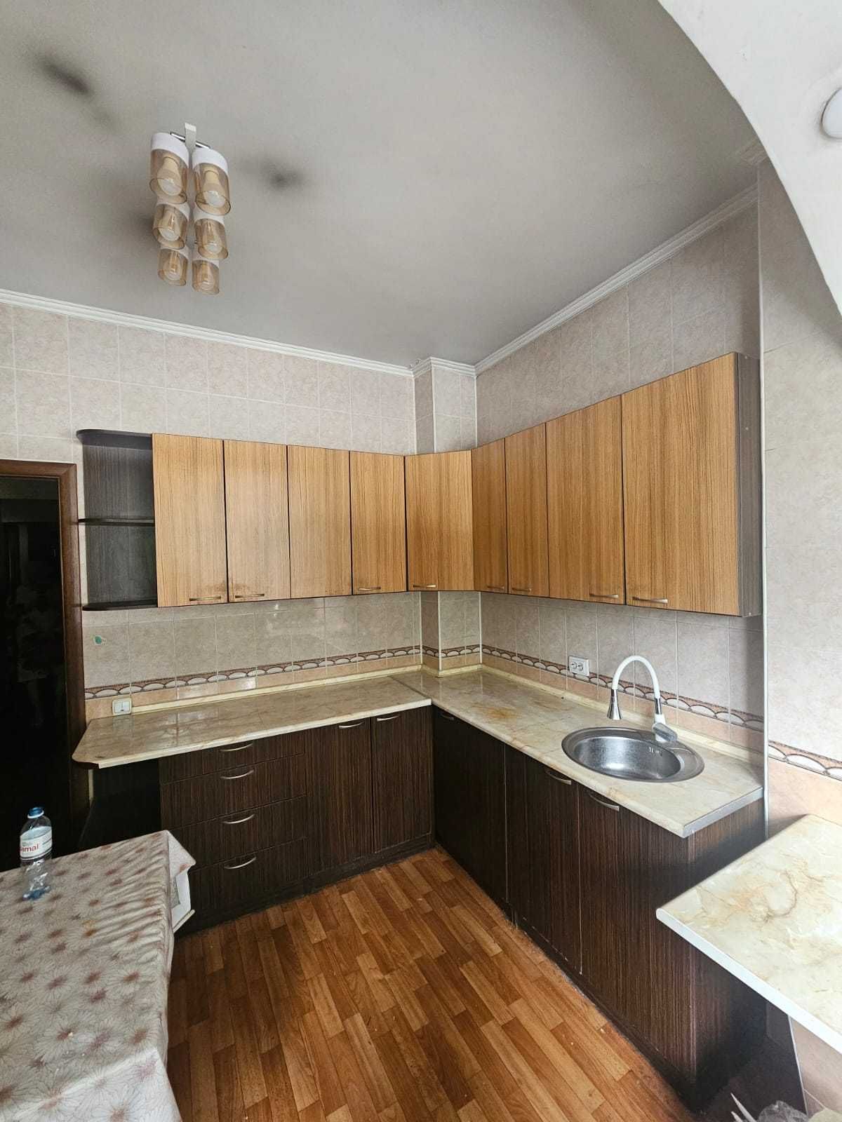 Продам кухню в хорошем состоянии. 10000.