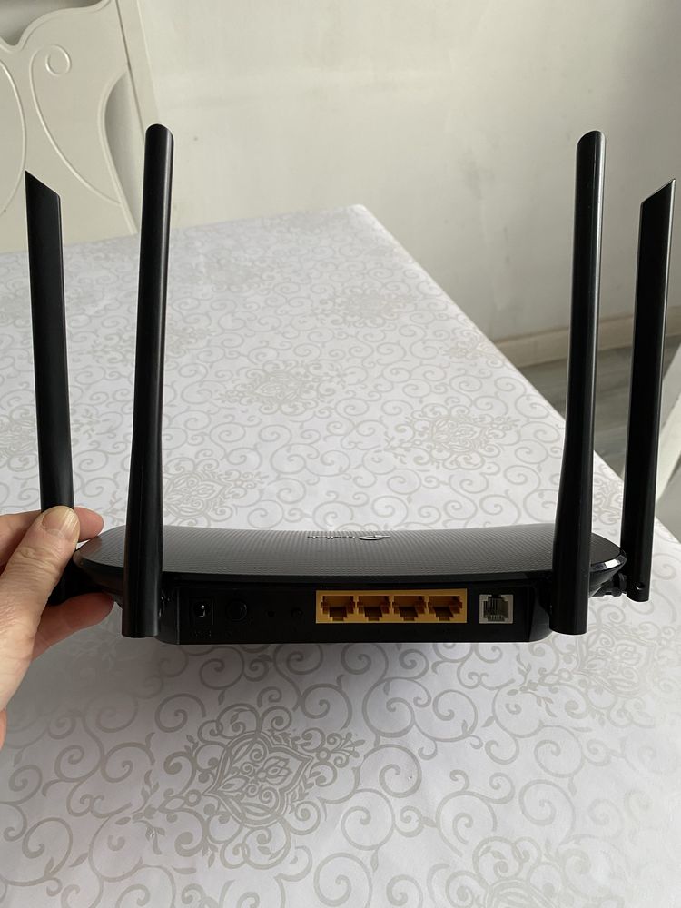 Продаю роутер tp- link
