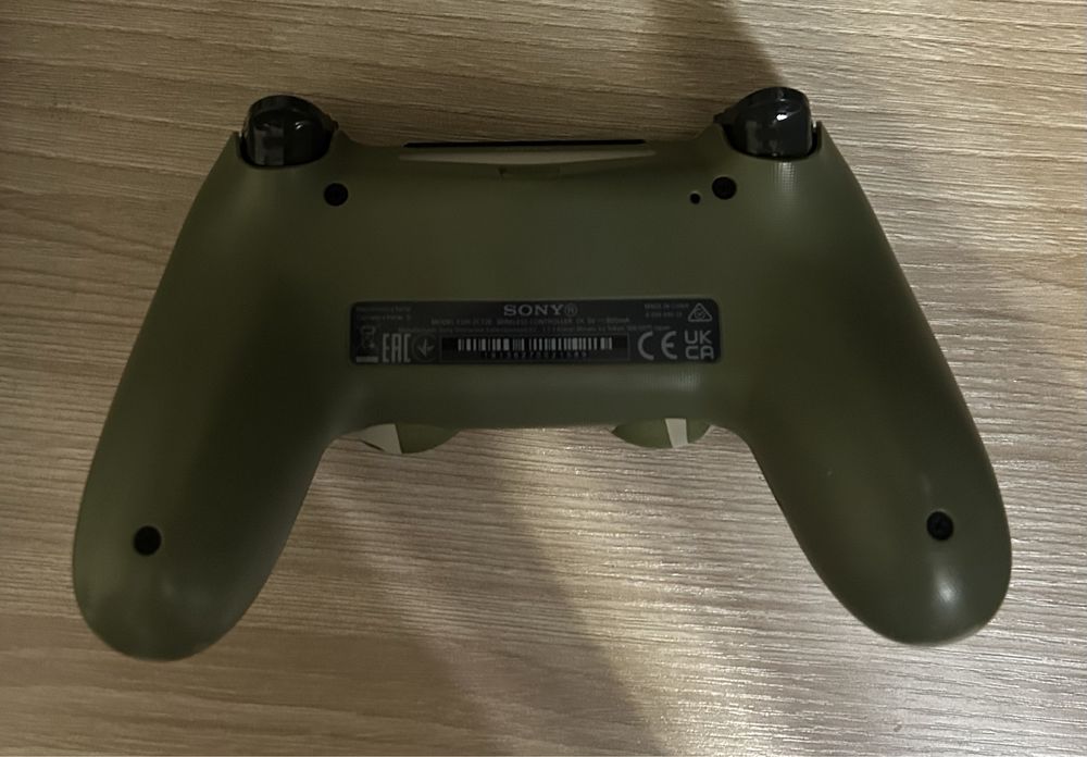 Продам телефоны, джойстик playstation 4