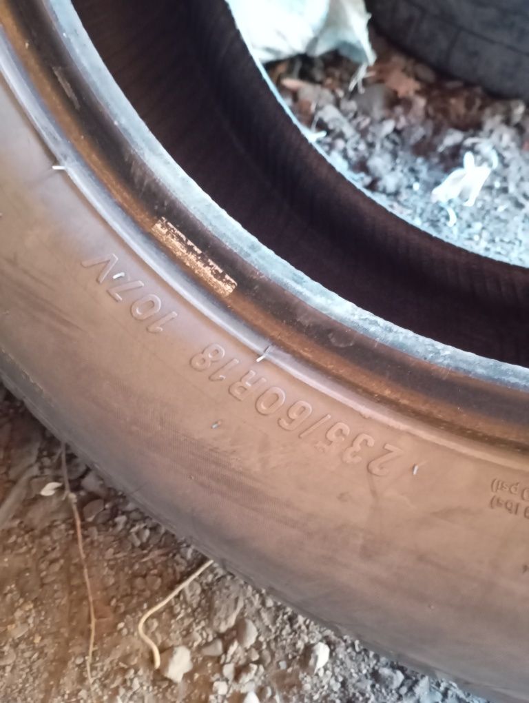 Продам летние шины 235/60/18. Maxxis